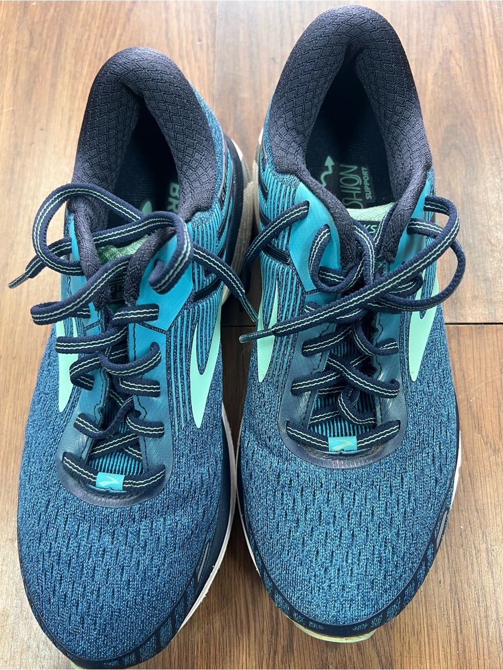 Men's Athletic Running Shoes in Navy with Teal Accents